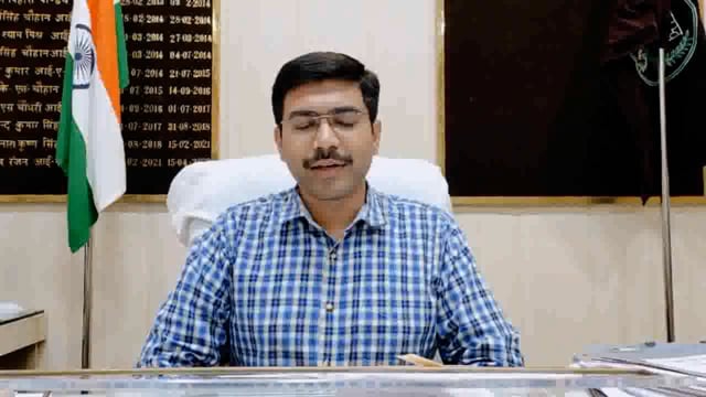 प्रधानमंत्री ने आज मन की बात कार्यक्रम मेंजनपद संभल में सोत नदी के पुनरोद्धार का किया जिक्र जानकारी देते DM मनीष बंसल |