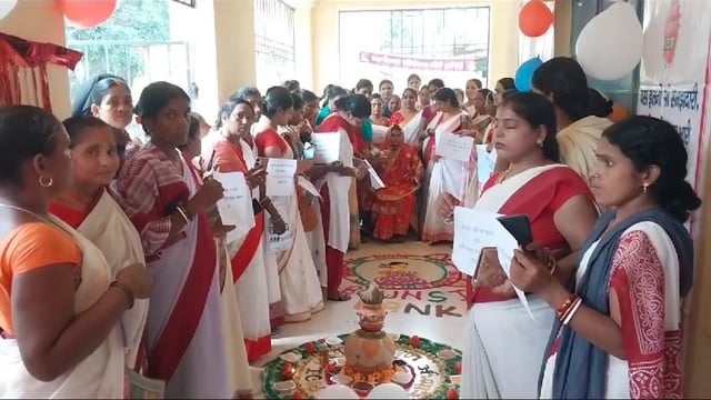 सामेतिक बाल विकास परियोजना के द्वारा गर्भवती महिलाओं की गोद भराई रस्म सहित बच्चों को अन्नप्राशन कराया गया