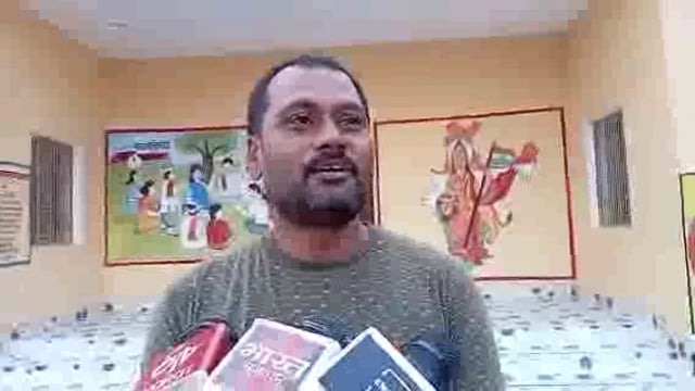 बलिया-नसीरपुर कला के ग्राम प्रधान प्रतिनिधि दीपक कुमार सिंह ने कहा PHC पर चिकित्सकों की कमी से लोग हो रहे है परेशान,