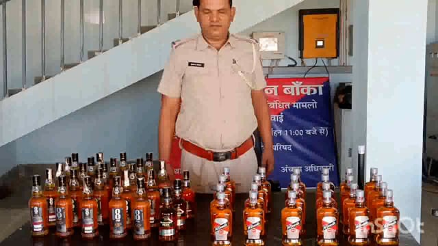 सुईया पुलिस ने शराब तस्कर से फेंके गए झोला से 375 ml कि 50 बोतल 17•50 लीटर विदेशी शराब किया बरामद 