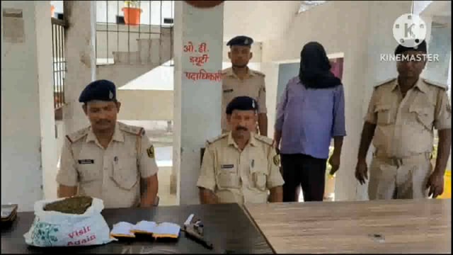 एक देसी कट्टा 750 ग्राम गांजे के साथ एक तस्कर को पुलिस ने किया गिरफ्तार