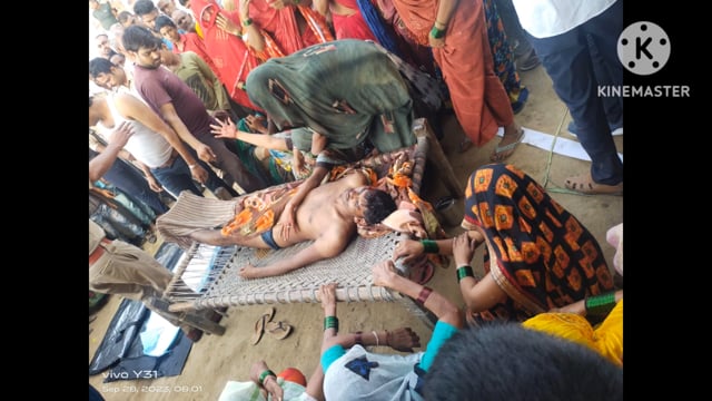 कुल्हाड़ी से कटकर युवक की निर्मम हत्या अज्ञात लोगों ने घर में सो रहे 35 वर्ष से युवक को किया हमला फतेहाबाद का है मामला