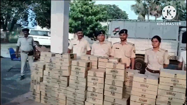 2928 बोतल अंग्रेजी शराब लदी पिकअप वाहन के साथ एक शराब तस्कर गिरफ्तार