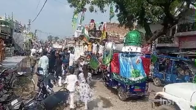 गाजी बाजे के साथ निकल गया जुलूस मनाया गया मोहम्मद साहब का जन्मदिन, बाटी गई मिठाइयां