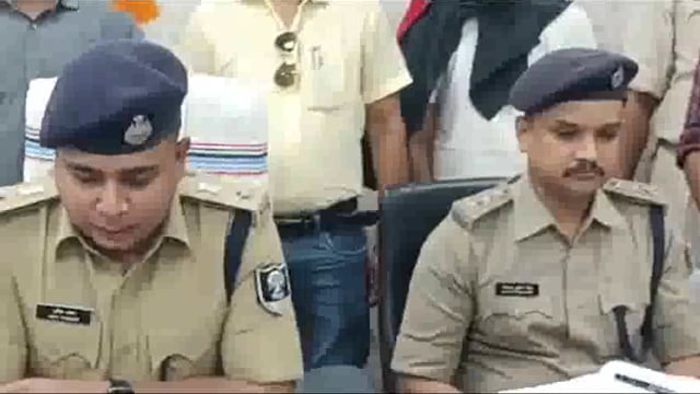 एसपी अमित रंजन, पुलिस उपाधीक्षक प्रेमचंद प्रेसवार्ता में साइवर अपराधी की जानकारी देते