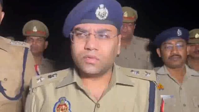  संभल में पुलिस मुठभेड़ के दौरान 5हजार रुपए का वांछित अपराधी हुआ गिरफ्तार जानकारी देते पुलिस अधीक्षक कुलदीप सिंह गुनावत|