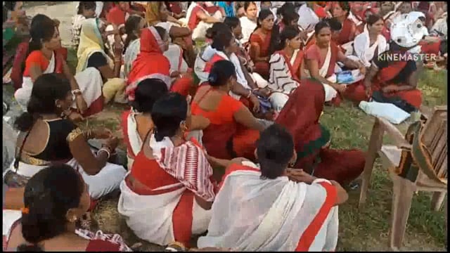 आंगनबाड़ी सेविका और सहायिका ने सीडीपीओ कार्यालय पर किया धरना प्रदर्शन, जमकर की नारेबाजी