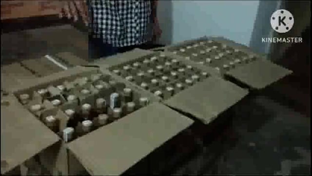 उत्पाद विभाग ने सिंचाई विभाग के समीप से एक खड़ी बोलेरो गाड़ी से 429 बोतल विदेशी शराब किया बरामद