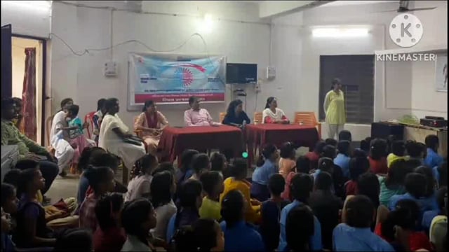 चलचित्र के माध्यम बच्चों को माहवारी स्वच्छता के बारे में दी जानकारी