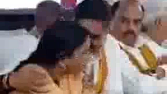 वायरल वीडियो में साफ नजर आ रहा है पश्चिमी यूपी की एक जिले में भाजपा सांसद की हरकत शर्मनाक