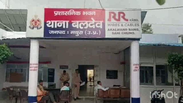 बलदेव माइलस्टोन 125 पर स्विफ्ट डिजायर में लगी आग गाड़ी सवार सभी परिजन बाल बाल बचे  नोएडा से आगरा घूमने जा रहे थे 