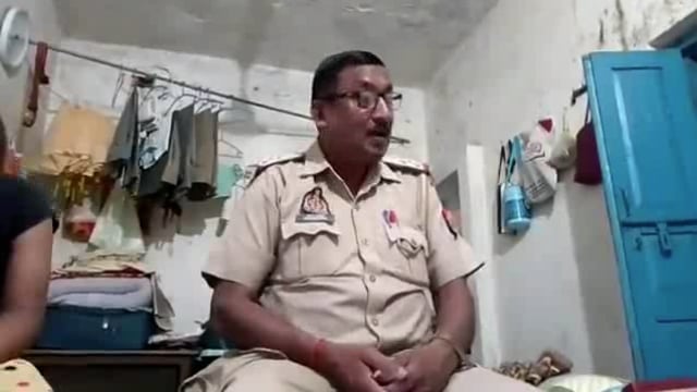 महराजगंज
दारोगा का रिश्वत लेते वीडियो वायरल
धारा कम करने के लिए दारोगा ने रिश्वत ली
एसपी डॉ. कौस्तुभ ने दारोगा को किया निलंबित।
सोशल मीडिया पर रिश्वत का वीडियो वायरल हुआ था।
नौतनवां थाना पर तैनात जंग बहादुर का वीडियो वायरल।