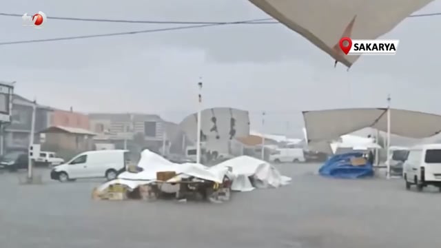 Sakarya’yı Sağanak Vurdu Bazı Caddeler Sular Altında Kaldı