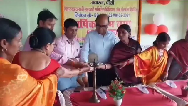 जीविका दीदियों के द्वारा आम सभा का आयोजन कर वार्षिक आय व्यय का विवरण प्रस्तुत किया गया