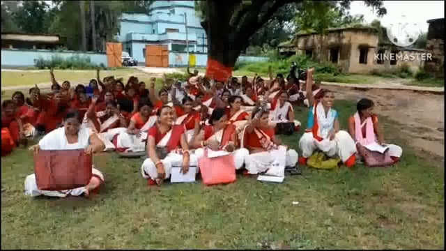 आंगनबाड़ी सेविका व सहायिकाओं ने दूसरे दिन धरना प्रदर्शन कर की नारेबाजी