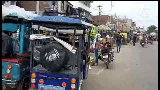 सूरजगढ़ा बाजार में जाम की सबसे बड़ी वजह यह है कि कई जगहों पर ऑटो और टोटो वाले का अवैध रूप से कब्जा है।