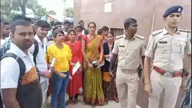 अमरपुर में हुए सिपाही भर्ती परीक्षा में 153 छात्र रहे अनुपस्थित प्रश्न पत्र लेकर भाग रहा एक छात्र हुआ निष्कासित