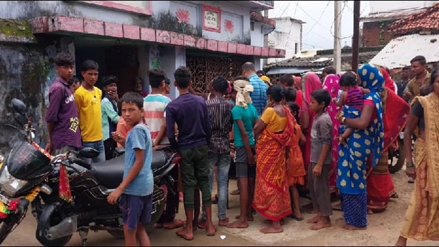  गोलहट्टी गांव के एक खाली मकान में एक महिला एवं एक पुरुष को ग्रामीणों ने पकड़ा, मकान मालिक ने थाने में की शिकायत 