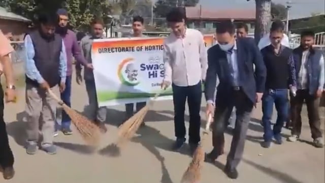 झाड़ू लगाने के नाम पर कुछ राजनेता कर रहे हैं इस तरीके का कार्य 2024 इलेक्शन में घर-घर देखेंगे इस तरह की राजनेता