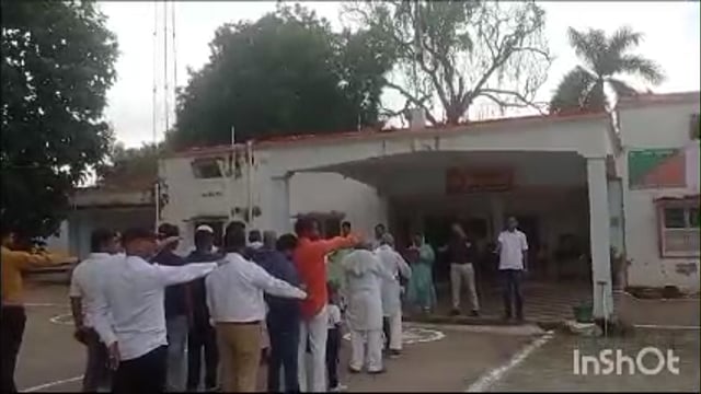 विकासखंड इटियाथोक पर गांधी जयंती के अवसर पर खंड विकास अधिकारी ने दिलाई स्वच्छता की शपथ