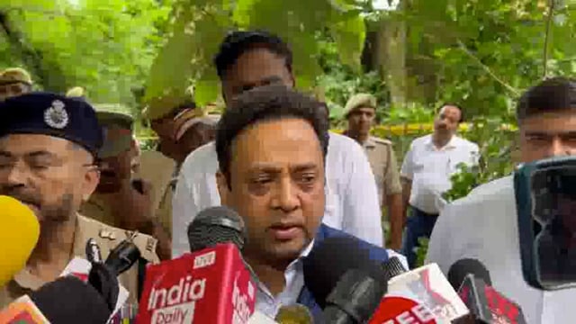 देवरिया में हुए छह हत्या को लेकर पहुंचे प्रमुख सचिव संजय प्रसाद ने बताया