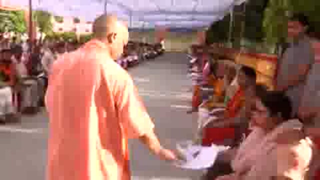 माननीय मुख्यमंत्री योगी आदित्यनाथ जी ने गोरखपुर में जनसभा का आयोजन किया जिसमें सभी जनता की सुनवाई की गई गोरखनाथ मंदिर गो