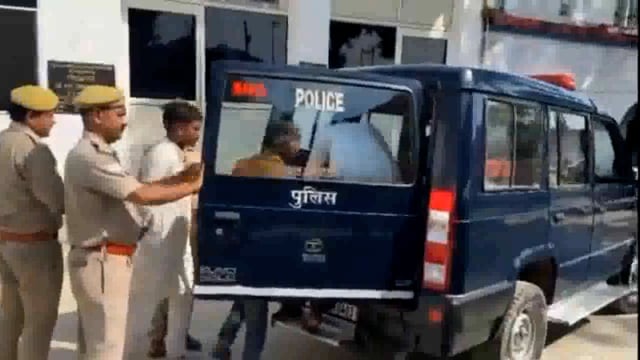 शाहजहांपुर अल्लाहगंज पुलिस ने रामापुर बझेड़ा गांव के निकट से फरार चल रहे तीन वांछित आरोपियों को गिरफ्तार कर भेजा जेल