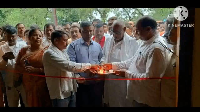 सिरदला के ब्लॉक रोड में ई-रिक्शा शोरूम का किया गया उद्घाटन