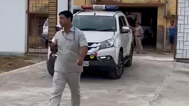 सपा मुखिया अखिलेश यादव पार्टी के पुराने नेता राजाराम पांडेय के पुत्र संजय पांडेय के आवास
सपा से टिकट कटने से नाराज चल रहे थे संजय पांडेय