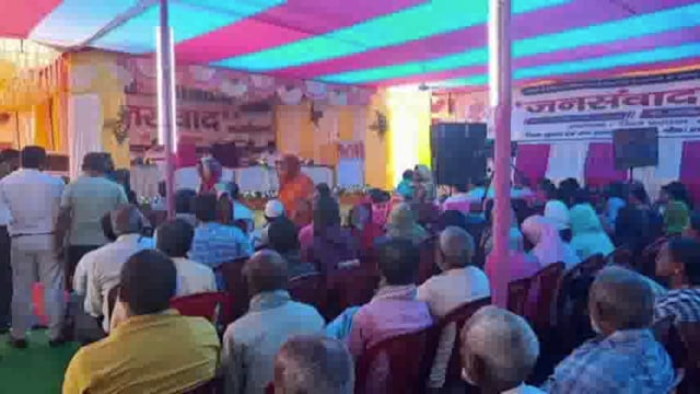 बाराहाट प्रखंड के भूरना पंचायत में डीएम ने सरकार आपके द्वार कार्यक्रम आयोजित किया।