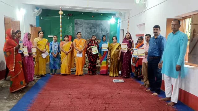 कन्या मध्य विद्यालय चांदन में विद्यालय की प्रधानाध्यापक के नेतृत्व में विद्यालय के अभिभावक के साथ किया बैठक। स्वच्छता,,,