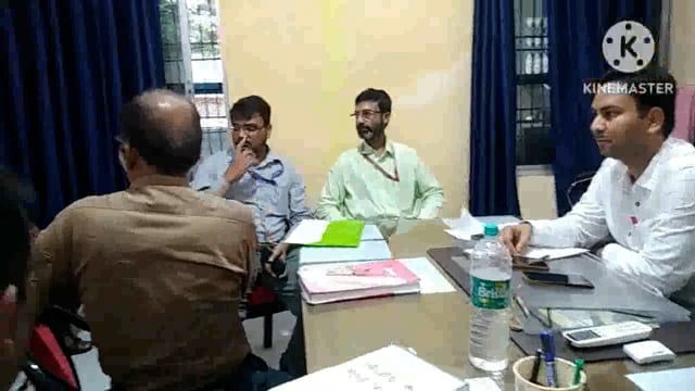 सिरदला प्रखंड विकास पदाधिकारी ने प्रखंड कार्यालय में बैंक कर्मियों के साथ की बैठक