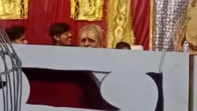 आगरा रामलीला ग्राउंड में एक उत्तर प्रदेश सिपाही का वोल्टेज का ड्रामा मुख्य विधायक पुरुषोत्तम खंडेलवाल ने सुनाई कड़ी कोठी