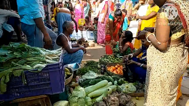 जीवित्पुत्रिका पर्व यानि जितिया को लेकर खरीदारी को बाजारों में उमड़ी भीड़