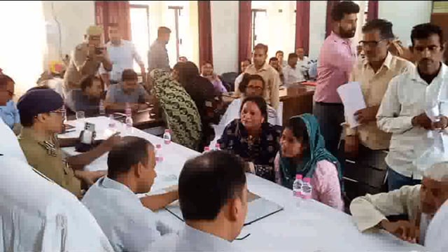 तहसील समाधान दिवस के अवसर पर तहसील मैथा में सुनी गई जन समस्याएं