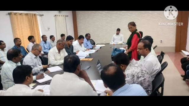 जिलाधिकारी ने शिक्षा विभाग की मैराथन बैठक; दिए आवश्यक दिशा निर्देश