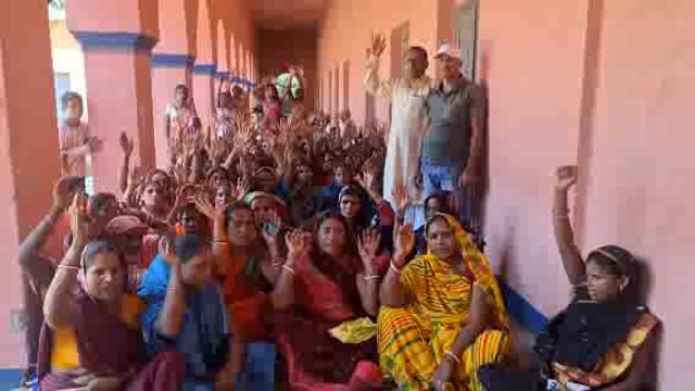 बैठक में अपनी मांगों को रखते भारतीय विद्यालय रसोईया संघ