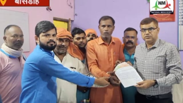 बांसडीह कस्बे में विभिन्न मामलों को लेकर भाजपा मंडल अध्यक्ष प्रतुल ओझा के नेतृत्व में लोगो ने SDM को सौंपा ज्ञापन