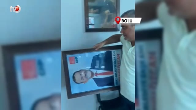 Tanju Özcan'ın Parti Binasındaki Fotoğrafı Çöpe Atıldı