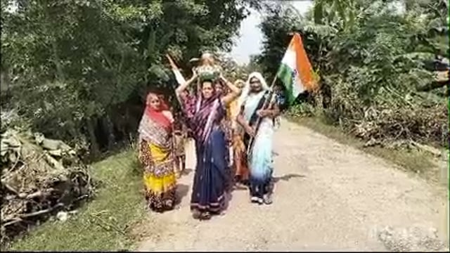 मेरा माटी मेरा देश कार्यक्रम के तहत समूह की महिलाओं ने निकाली कलश यात्रा