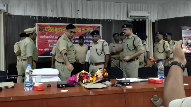 पुलिस इंस्पेक्टर बने धोरैया थानाध्यक्ष को बांका एसपी ने किया सम्मानित, शराब बरामदगी पर किया पुरस्कृत
