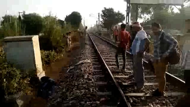 पूर्वोत्तर रेलवे के गेट संख्या 346 सी सूरज फाटक के निकट रेलगाड़ी की चपेट में आकर हुई अज्ञात व्यक्ति की मौत 