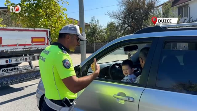 Çocuğunu Kucağa Alarak Uygulamaya Giren Sürücü Ceza Yedi