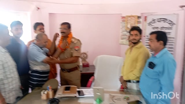 सर्राफा व्यवसाययों ने नवागत प्रभारी निरीक्षक थाना कोतवाली इटियाथोक का किया स्वागत तथा बाजार की अन्य समस्याओं पर की चर्चा