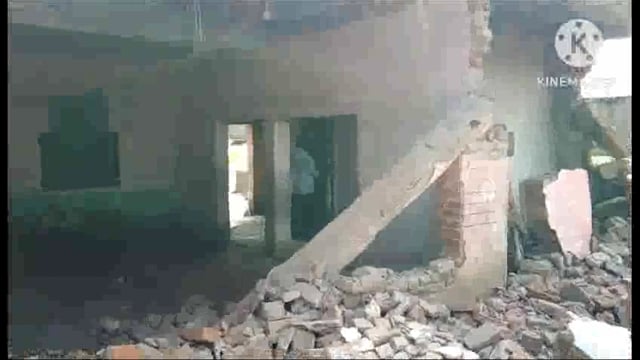 26 वर्ष पूर्व बनी आंगनवाड़ी भवन हुआ जमीनदोज! बड़ी हादसा टली 