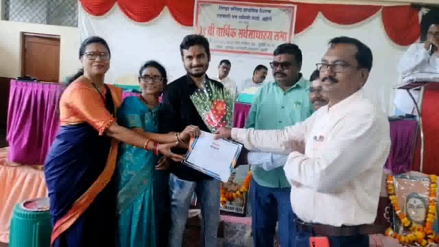 आयआयटी उत्तीर्ण कुणाल सुनतकर यांचा सत्कार