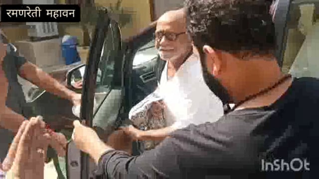 प्रख्यात कथा वाचक मुरारी बापू जी महाराज पहुंचे रमणरेती आश्रम महावन पुरुष आनंद जी महाराज से की शिष्टाचार मुलाकात