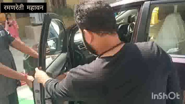 महावन रमणरेती प्रख्यात कथा वाचक मुरारी बापू का गुरु शरण जी महाराज के आश्रम मैं पहुंचे गुरु शरण जी महाराज से की मुलाकात