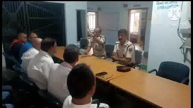 आदर्श थाना सूरजगढ़ा में दुर्गा पूजा को लेकर जनप्रतिनिधियों के साथ शांति समिति की हुई बैठक।