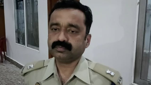 उत्तर प्रदेश शाहजहांपुर भाजपा विधायक सालोंन कुशवाहा उनके पति राम सिंह कुशवाहा पर अज्ञात लोगों ने हमला किया